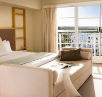 Quality Suites Deep Blue - Accommodation BNB