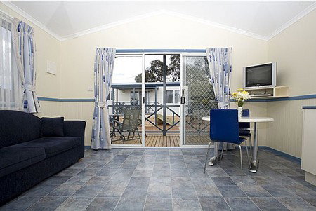 Crestview Top Tourist Park - Accommodation BNB 2