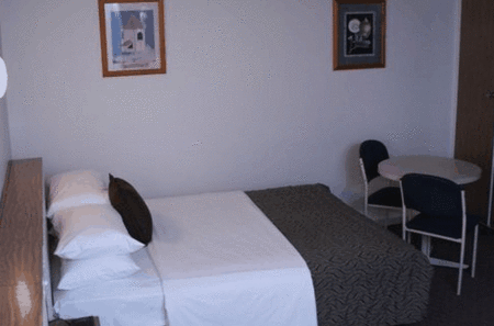 Burkes Hotel Motel - Accommodation BNB 1