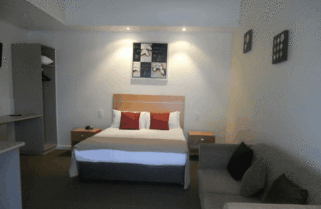Burkes Hotel Motel - Accommodation BNB 4