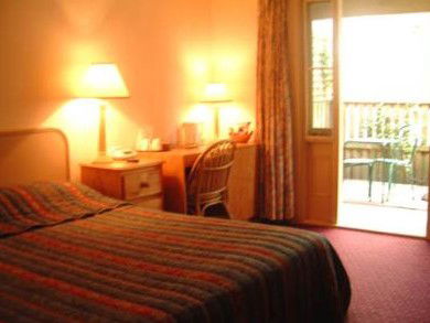 Mclaren Hotel - Accommodation BNB 4