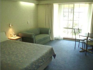 Hamiltons Townhouse Motel - Accommodation BNB 4