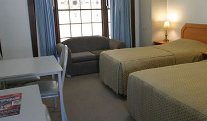 Colonial Lodge Motor Inn - Accommodation BNB 1