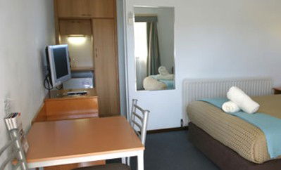 Colonial Lodge Motor Inn - Accommodation BNB 4