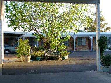 Colonial Motor Lodge - Accommodation BNB 2