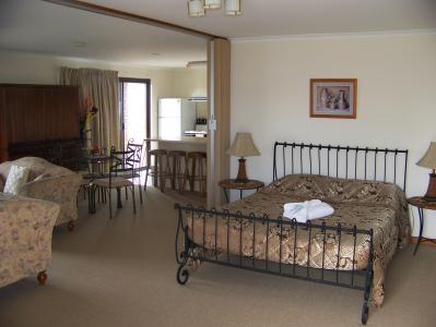 Anchorage At Victor Harbour Seafront Hotel - Accommodation BNB 2