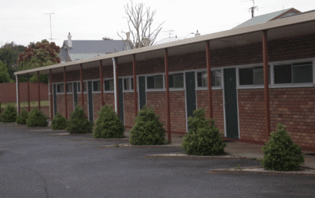 Le Cavalier Court Motel - Accommodation BNB 2