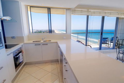 Golden Sands Holiday Apartments - Accommodation BNB 1