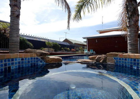 Comfort Inn The International - Accommodation BNB 1