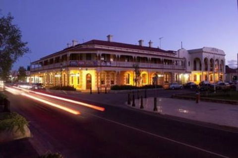 Jens Town Hall Hotel - Accommodation BNB 3