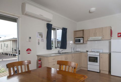 Sundowner Cabin And Tourist Park - Accommodation BNB 1