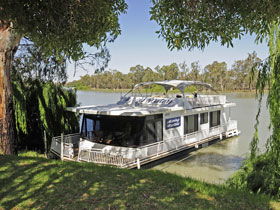 Moving Waters Self Contained Moored Houseboat - Accommodation BNB 0