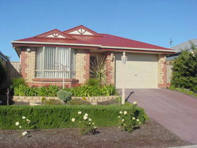 Lakeside Getaway - Accommodation BNB 0