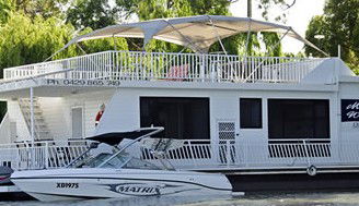 Moving Waters Self Contained Moored Houseboat - Accommodation BNB 1