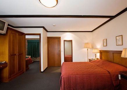 Mick O'Shea's Irish Pub And Motel - Accommodation BNB 2