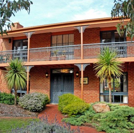 Lakeside Getaway - Accommodation BNB 1