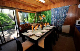 Moving Waters Self Contained Moored Houseboat - Accommodation BNB 4