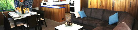 Moving Waters Self Contained Moored Houseboat - Accommodation BNB 7