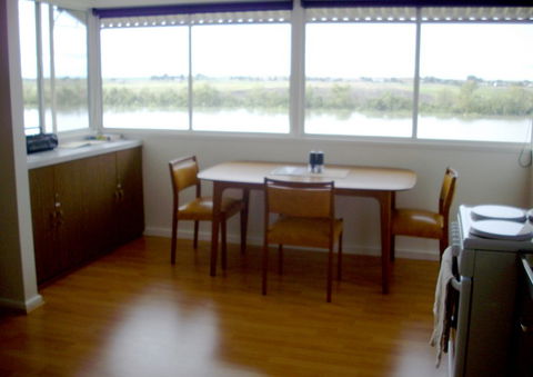 Riverfront Holiday House - Accommodation BNB 2
