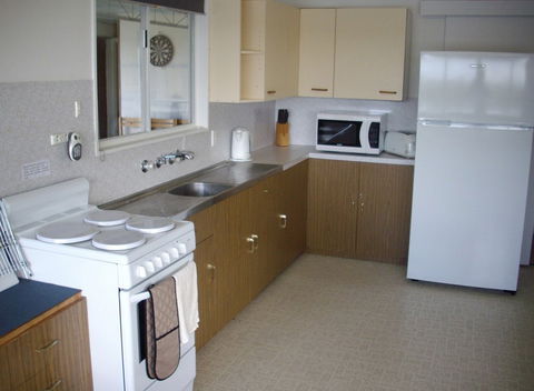Riverfront Holiday House - Accommodation BNB 3
