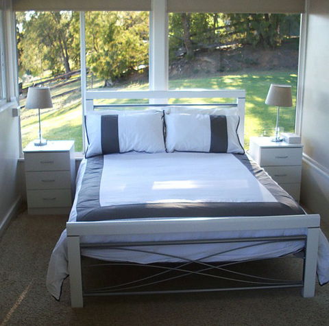 Riverfront Holiday House - Accommodation BNB 4