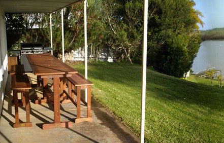 Riverfront Holiday House - Accommodation BNB 10