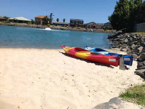 Lakeside Getaway - Accommodation BNB 7