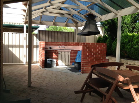 Lakeside Getaway - Accommodation BNB 9