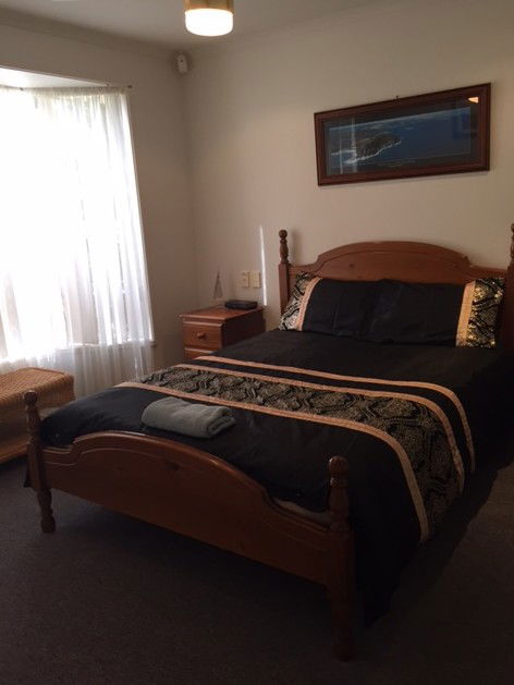 Lakeside Getaway - Accommodation BNB 11