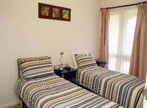 Lake Shore Apartment - Accommodation BNB 1