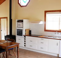 The Old Oak Bed and Breakfast - The Shearing Quarters - Accommodation BNB