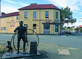 Clarendon Arms Hotel - Accommodation BNB 0