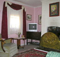 Hollyhock Cottage - Accommodation BNB