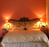 Cow 'n' Calf Art Gallery Unit - Accommodation BNB