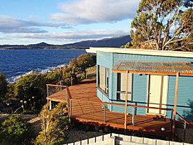 Larus Waterfront Cottage - Accommodation BNB 0