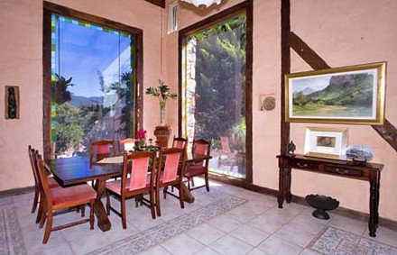 Castle On The Hill Bed And Breakfast - Accommodation BNB 0