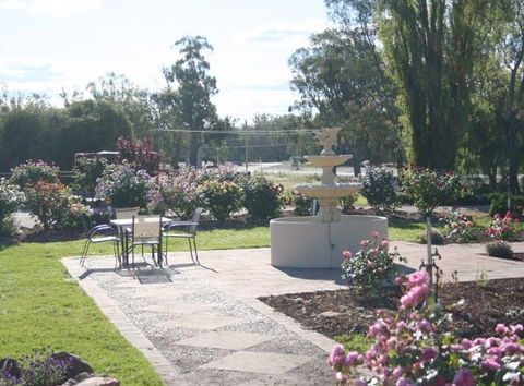 Newell Motor Inn - Accommodation BNB 4