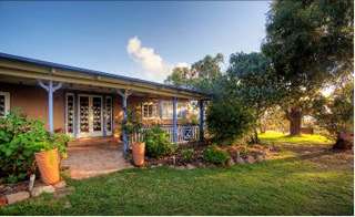 James Farmhouse And Rose Cottage - Accommodation BNB 0