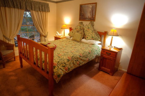 Honeysuckle Cottages And The Rocks Restaurant - Accommodation BNB 5