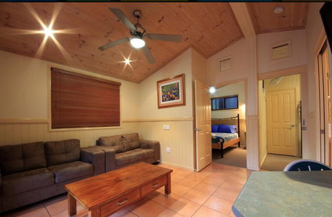 Ashmore Palms Holiday Village - Accommodation BNB 5