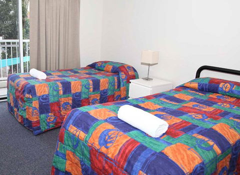 Ambassador Apartments Holiday Units - Accommodation BNB 4