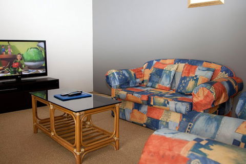 Ambassador Apartments Holiday Units - Accommodation BNB 5