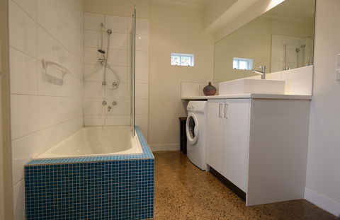 Surfers Palace Torquay - Accommodation BNB 4