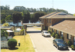 Hybiscus Lodge Motel  Holiday Apartments - Accommodation BNB