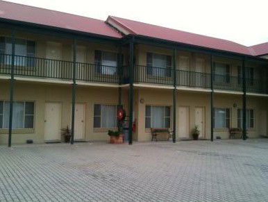 Golden Guitar Motor Inn - Accommodation BNB 3