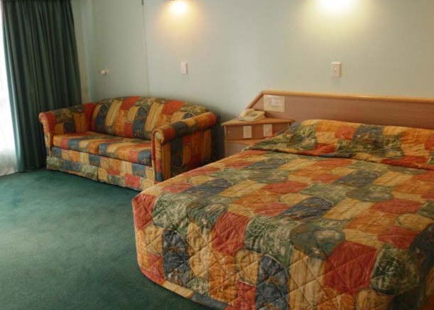 Runaway Bay QLD Accommodation BNB