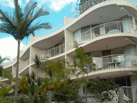 Beachcomber On The Spit - Accommodation BNB 4