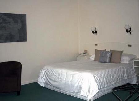 International Motor Inn - Accommodation BNB 1