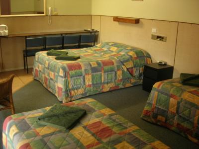 Cross Roads Motel - Accommodation BNB 1