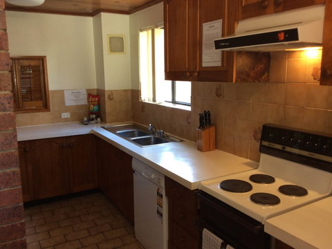 Cleveland Visitor Villas Motel & Shailer Park Garden Villas - Accommodation BNB 5